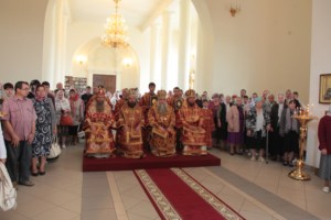 Божественная литургия в Свято-Троицком кафедральном соборе города Вольска