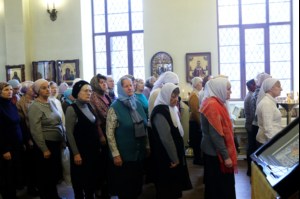 Божественная литургия на Архиерейском подворье — храме во имя преподобного Серафима Саровского г. Саратова