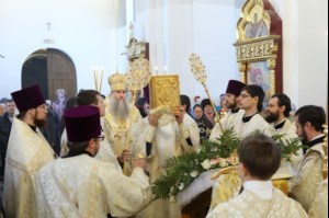 Божественная литургия в храме во имя святого великомученика Георгия Победоносца города Саратова