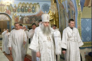 Крещальная литургия в Свято-Троицком кафедральном соборе города Саратова