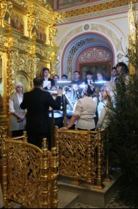 Митрополит Лонгин совершил Рождественское ночное богослужение