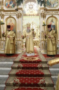 Митрополит Лонгин совершил Великую Рождественскую вечерню в Покровском храме Саратова