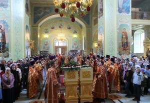 Божественная литургия в храме в честь Покрова Пресвятой Богородицы г.Саратова
