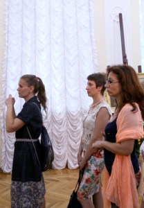 Представитель епархии стал гостем выставок, открытых к 130-летию Радищевского музея