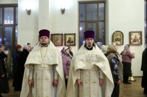Божественная литургия на Архиерейском подворье — храме во имя преподобного Серафима Саровского г.Саратова