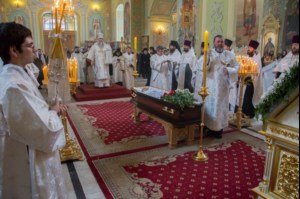Митрополит Лонгин совершил отпевание Аллы Дмитриевны Стрелковой
