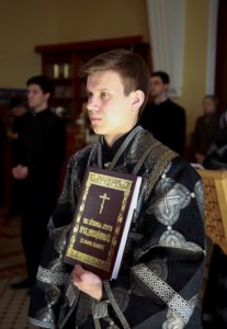 Литургия Преждеосвященных Даров на Архиерейском подворье — храме во имя святого апостола и евангелиста Иоанна Богослова при Саратовской православной духовной семинарии