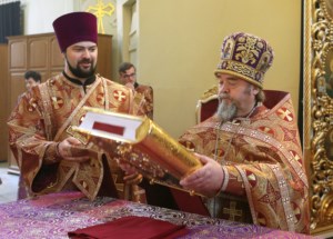 Вечерня в соединении с Литургией Василия Великого и Чин умовения ног в храме в честь Покрова Пресвятой Богородицы г.Саратова