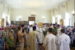 Божественная литургия и панихида на Архиерейском подворье – храме во имя преподобного Серафима Саровского г.Саратова