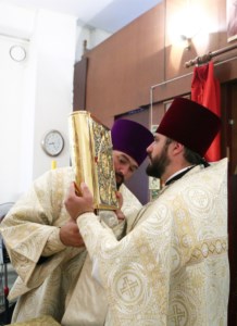 Божественная литургия в храме во имя святителя Тихона, епископа Воронежского, Задонского чудотворца г. Саратова