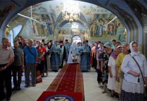 Всенощное бдение с чином Погребения Божией Матери в Свято-Троицком кафедральном соборе г. Саратова