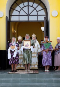 Божественная Литургия в храме во имя святой великомученицы Параскевы Пятницы села Малиновка Аркадакского района