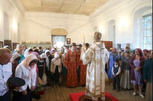 Божественная литургия в храме в честь Рождества Христова с. Вязовка Татищевского района