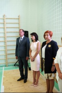 Митрополит Лонгин освятил здание средней школы ст. Курдюм Татищевского района