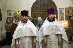 Божественная литургия и панихида в храме во имя святителя и чудотворца Николая на Елшанском кладбище г. Саратова