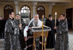 Царские часы на Архиерейском подворье — храме во имя святого апостола и евангелиста Иоанна Богослова при Саратовской православной духовной семинарии