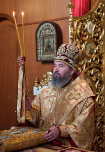 Архиепископ Элистинский и Калмыцкий Юстиниан совершил Божественную литургию и панихиду в Духосошественском храме г. Саратова