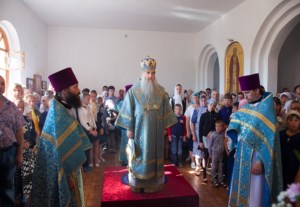Божественная литургия в храме в честь Успения Пресвятой Богородицы п. Возрождение Хвалынского района