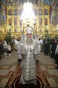 Митрополит Лонгин совершил Рождественское ночное богослужение