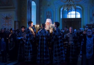 Великое повечерие с чтением канона преподобного Андрея Критского в храме в честь Покрова Пресвятой Богородицы г. Саратова