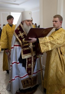 Митрополит Лонгин освятил здание епархиального управления после капитального ремонта