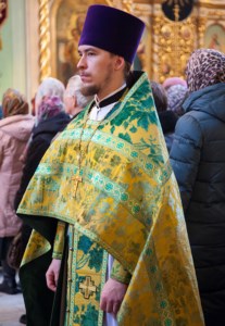 Божественная литургия в храме в честь Покрова Пресвятой Богородицы г.Саратова