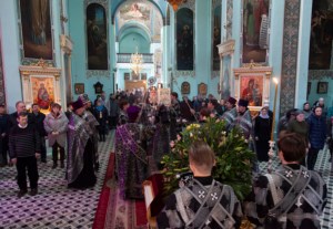 Вечерня с выносом Плащаницы Спасителя в храме в честь Сошествия Святого Духа города Саратова
