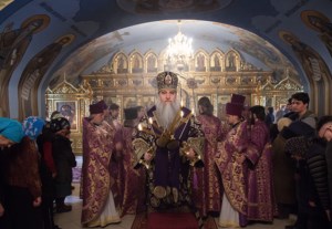 Божественная литургия и крещение оглашенных в Свято-Троицком кафедральном соборе Саратова