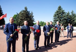 В День памяти и скорби на Воскресенском кладбище Саратова совершена заупокойная лития