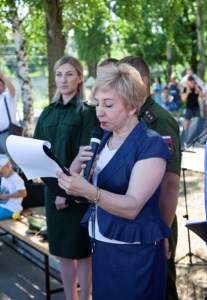 Священник благословил новобранцев перед отправкой на воинскую службу
