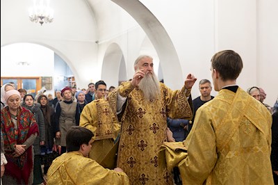Божественная литургия в храме во имя первоверховных апостолов Петра и Павла г. Саратова