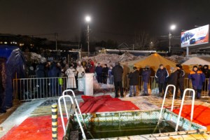 Клирики Саратовской епархии совершили освящение воды в открытых водоемах