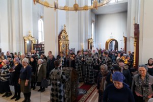 Великое повечерие с чтением канона преподобного Андрея Критского в храме великомученика Георгия Победоносца г. Саратова