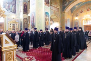 Вечерня в соединении с Литургией Василия Великого и чин умовения ног в храме в честь Покрова Пресвятой Богородицы г. Саратова