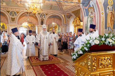 Божественная литургия в Свято-Троицком кафедральном соборе г. Саратова