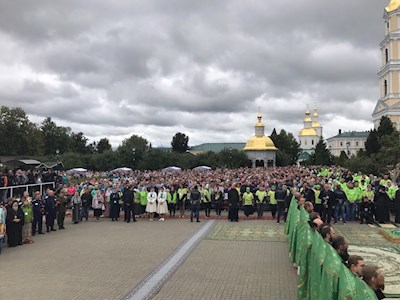 Божественная литургия на соборной площади Серафимо-Дивеевского монастыря