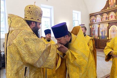 Епископ Манхэттенский Николай совершил Божественную литургию в храме святителя Николая Японского г. Саратова