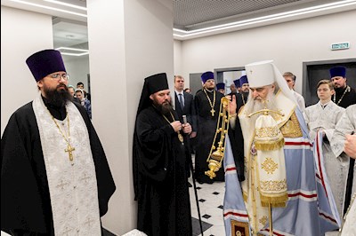 Митрополит Лонгин освятил здание Покровского епархиального управления
