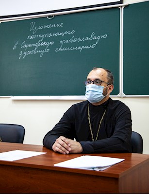 В Саратовской православной духовной семинарии начались вступительные испытания