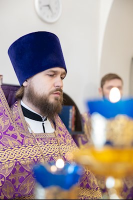 Митрополит Игнатий совершил Божественную литургию в храме святителя Иоанна Златоуста в п. Зональный г. Саратова