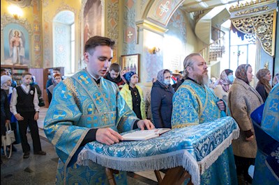 Митрополит Саратовский и Вольский Игнатий совершил вечерню в соединении с Литургией Иоанна Златоуста в Покровском соборе г. Саратова