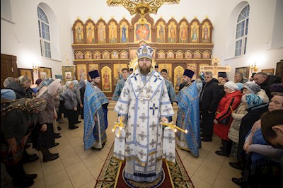 Митрополит Игнатий совершил Божественную литургию во Введенском храме Саратова