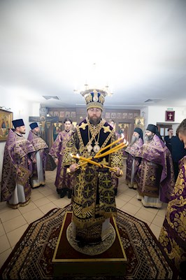 Митрополит Игнатий совершил Великое освящение Крестовоздвиженского подворья Свято-Алексиевского женского монастыря г. Саратова и Божественную литургию в новоосвященном храме