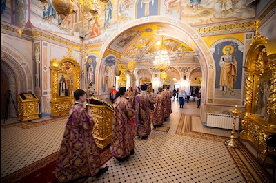 Митрополит Игнатий совершил вечернюю Литургию Преждеосвященных Даров в Свято-Троицком кафедральном соборе г. Саратова