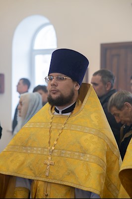Митрополит Игнатий совершил Божественную литургию в Трехсвятительском храме г. Саратова