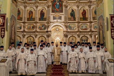 Митрополит Игнатий совершил ночную Божественную литургию в Покровском соборе г. Саратова