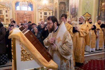 Митрополит Игнатий совершил Божественную литургию и молебен на новый год в Покровском соборе г. Саратова