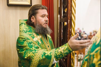 Архиереи Саратовской митрополии совершили Божественную литургию в соборном храме святого благоверного князя Александра Невского г. Ртищево