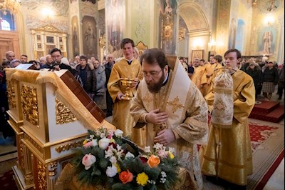 Митрополит Игнатий совершил Божественную литургию и молебен на новый год в Покровском соборе г. Саратова