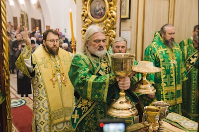 Архиереи Саратовской митрополии совершили Божественную литургию в соборном храме святого благоверного князя Александра Невского г. Ртищево